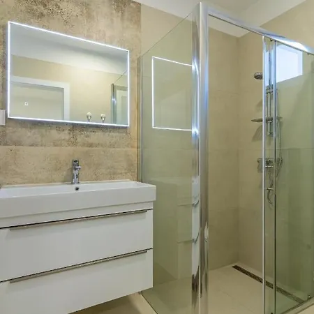 Vischetti Daire Cres